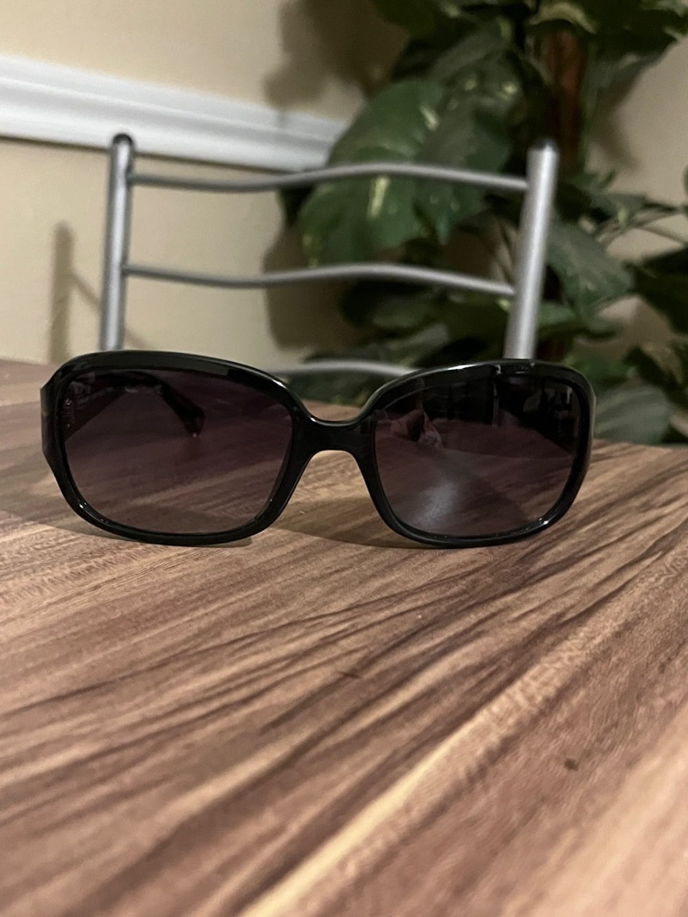 Coach Black Oversized Sunglasses - Picture 2 of 13